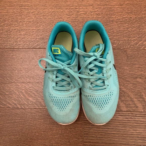 Nike Free Runs - Picture 2 of 3